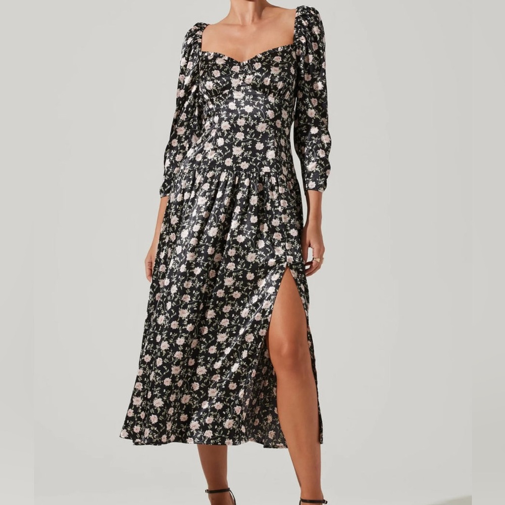 ASTR puff sleeve sweetheart midi dress 
size M